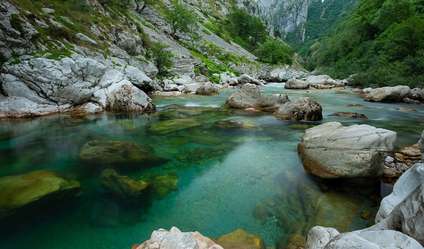 kayaking in Cares river in spain