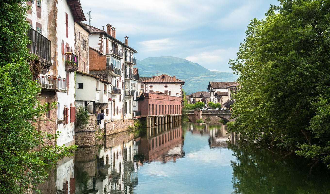kayaking in bidasoa in spain