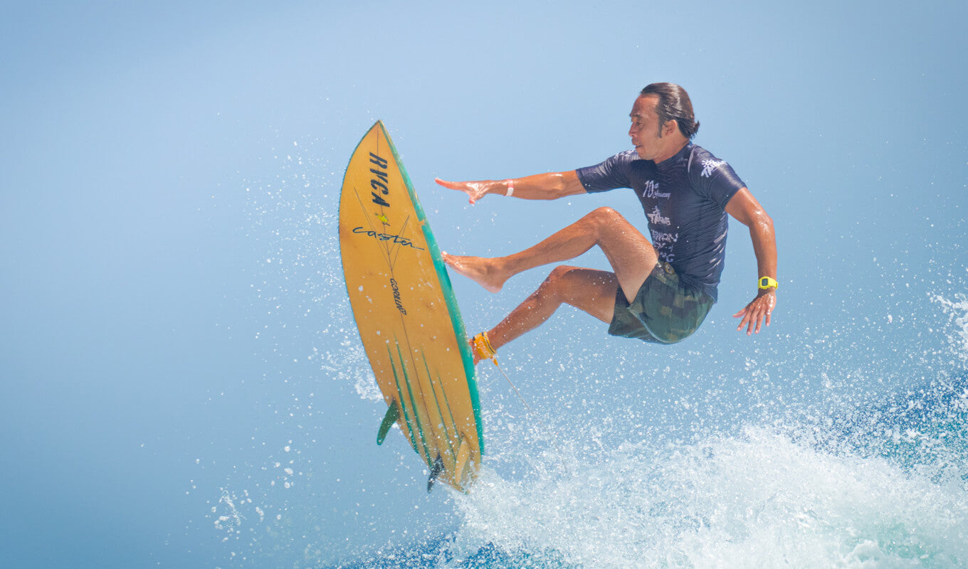 Man wearing a rash guard while surfing