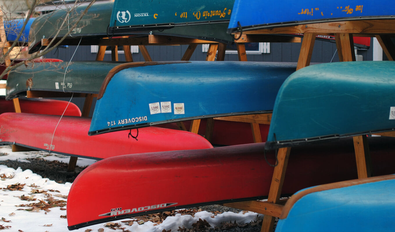 Canoes with different colors and sizes