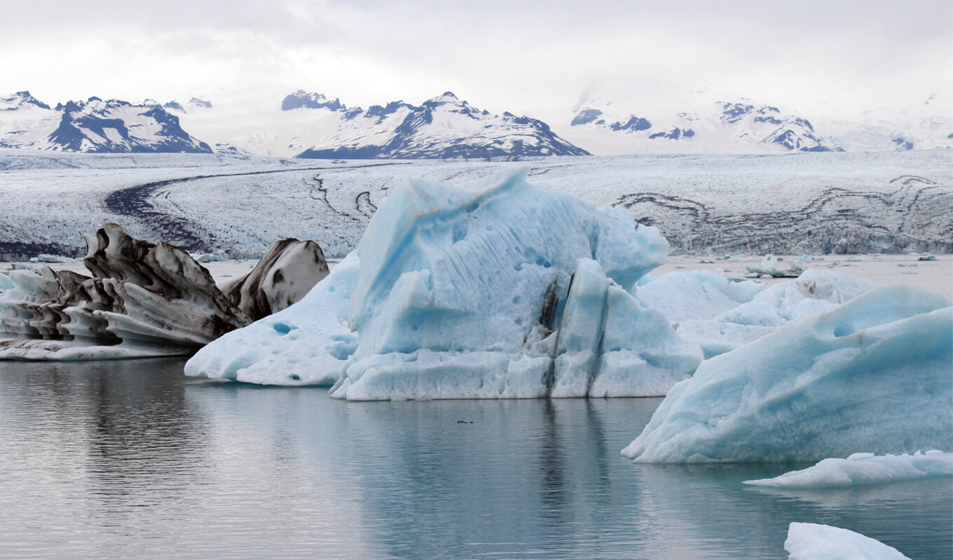 Paddle boarding in JÖKULSÁRLÓN Glacier lagoon