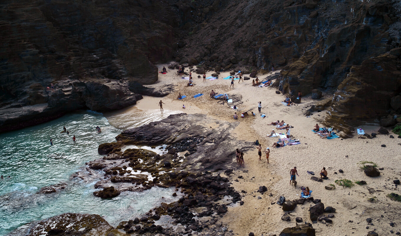 People on the beach of Kahalu'u beach park, Kona