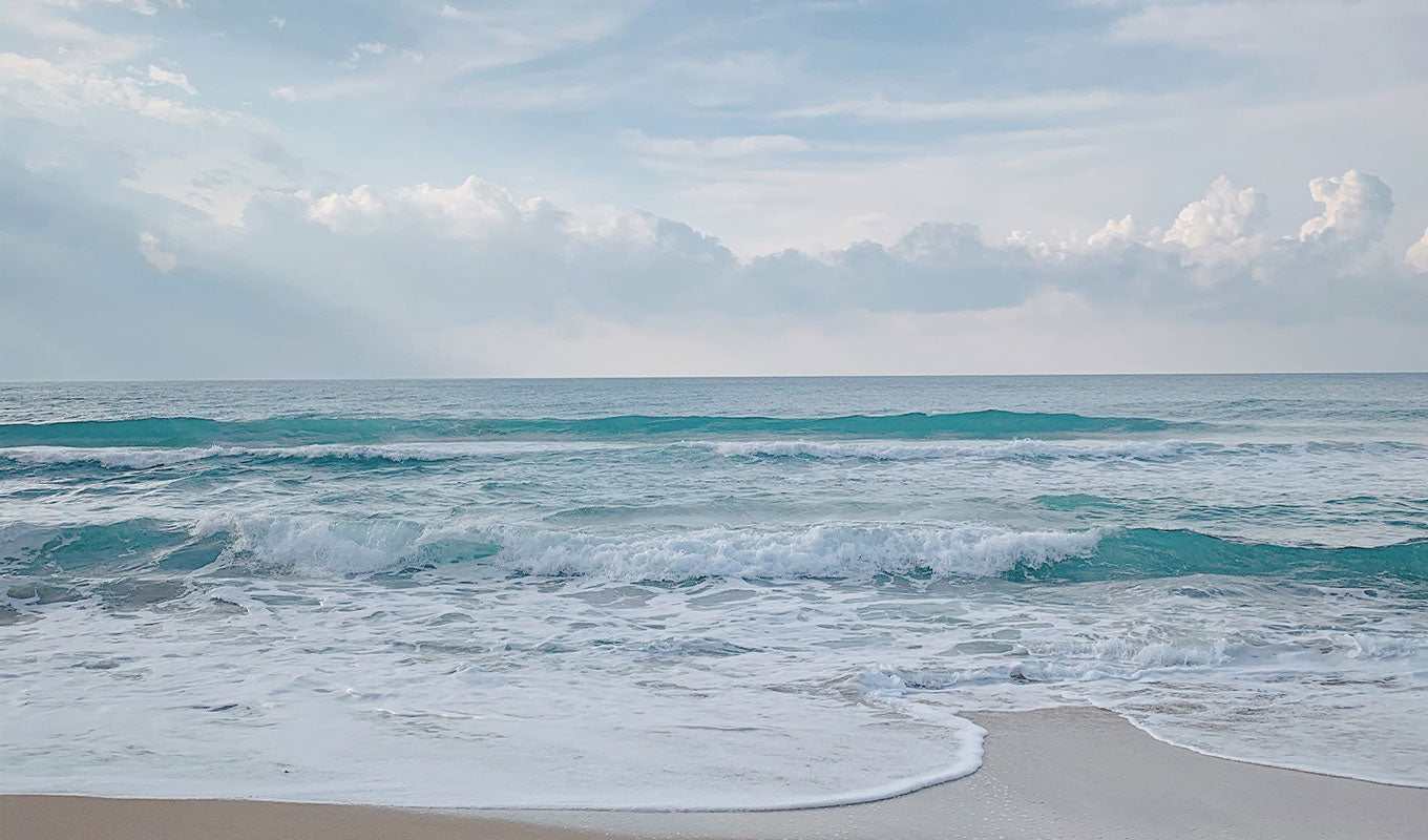 Regular vs Goofy Footed: White waves